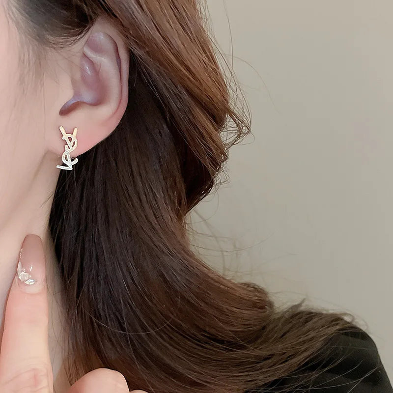 Niche fashion light luxury temperament earrings silver needle metal style letter earrings French simple high-end feeling earring