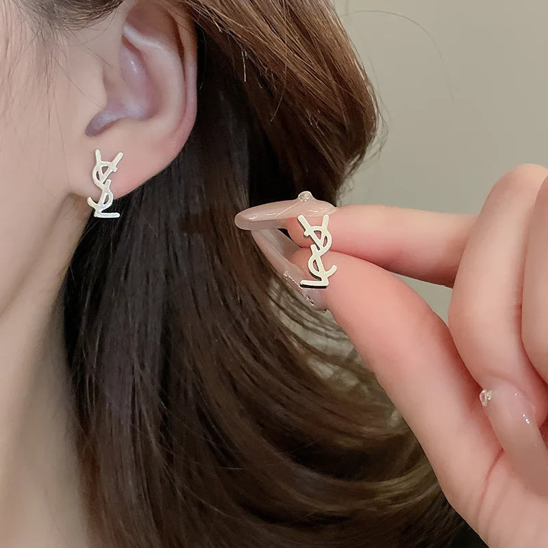 Niche fashion light luxury temperament earrings silver needle metal style letter earrings French simple high-end feeling earring