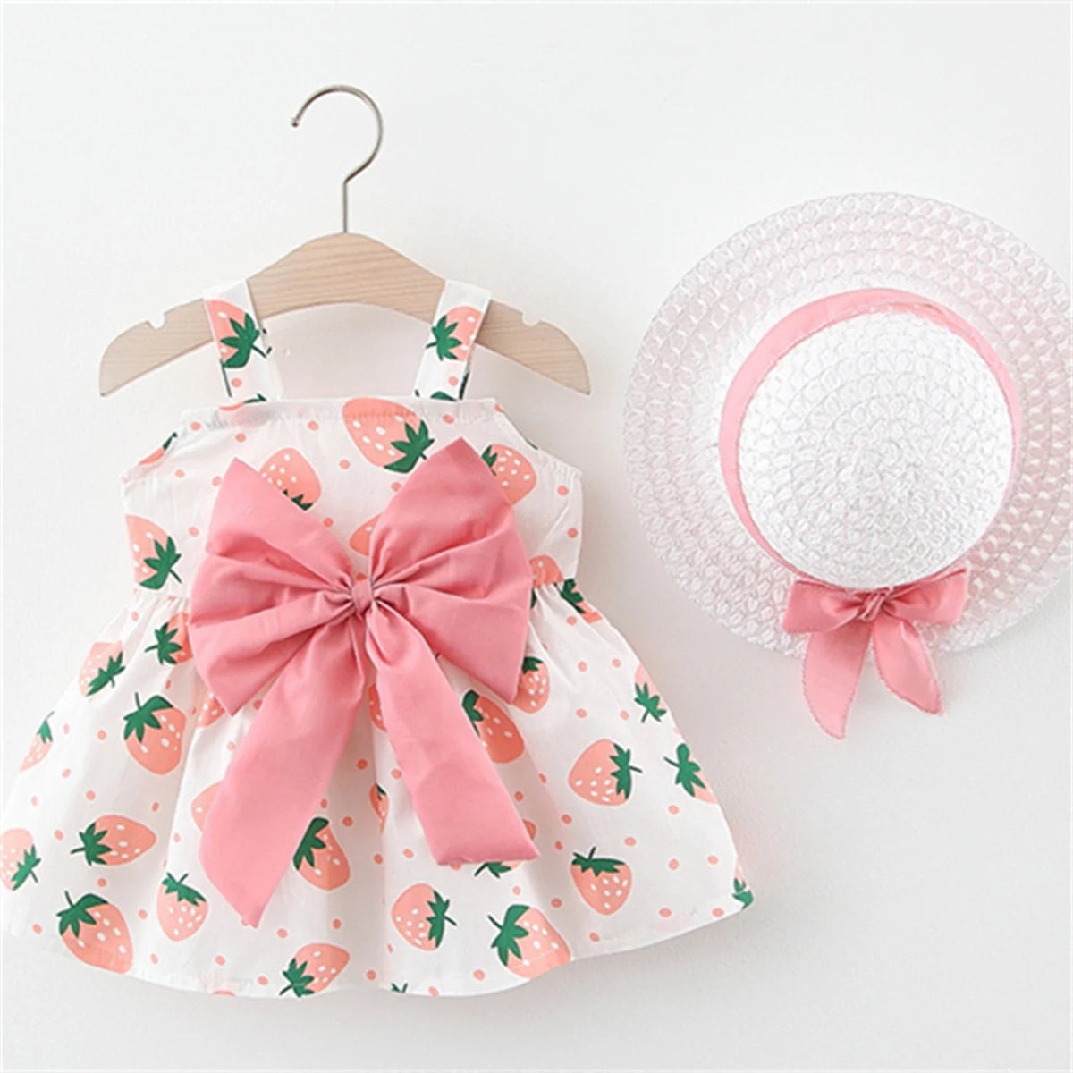Summer Baby Girl Dress Sweet Hanging Strap Strawberry Print Big Bow Cotton Cloth Dress Comes with Same Hat as a Gift