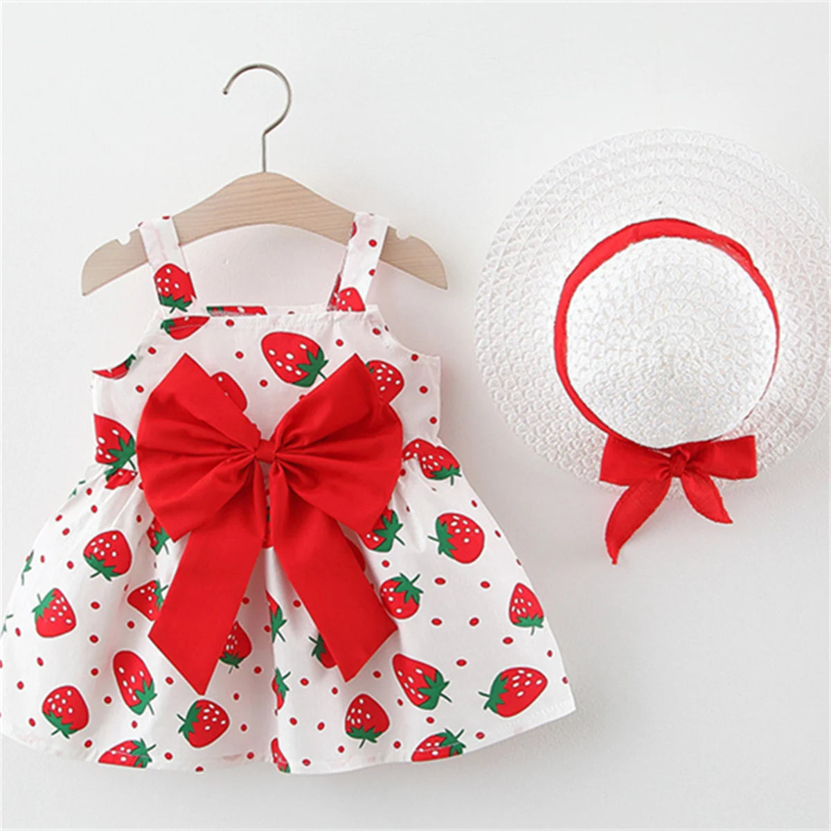 Summer Baby Girl Dress Sweet Hanging Strap Strawberry Print Big Bow Cotton Cloth Dress Comes with Same Hat as a Gift