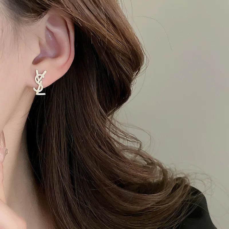 Niche fashion light luxury temperament earrings silver needle metal style letter earrings French simple high-end feeling earring