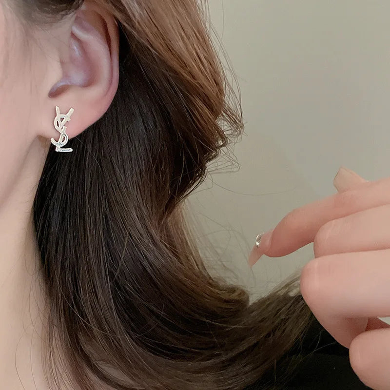 Niche fashion light luxury temperament earrings silver needle metal style letter earrings French simple high-end feeling earring