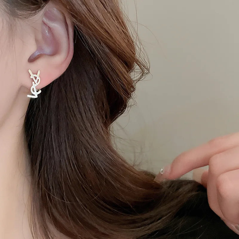Niche fashion light luxury temperament earrings silver needle metal style letter earrings French simple high-end feeling earring